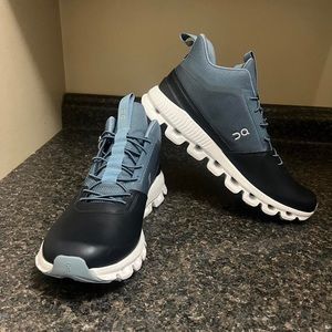On Running Sneakers Cloud Hi Size W9